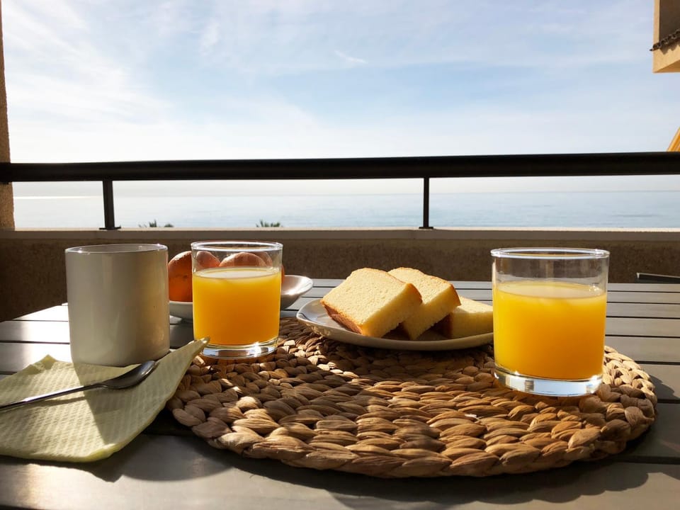 Balcony/Terrace, Food and drinks, Beach, Breakfast
