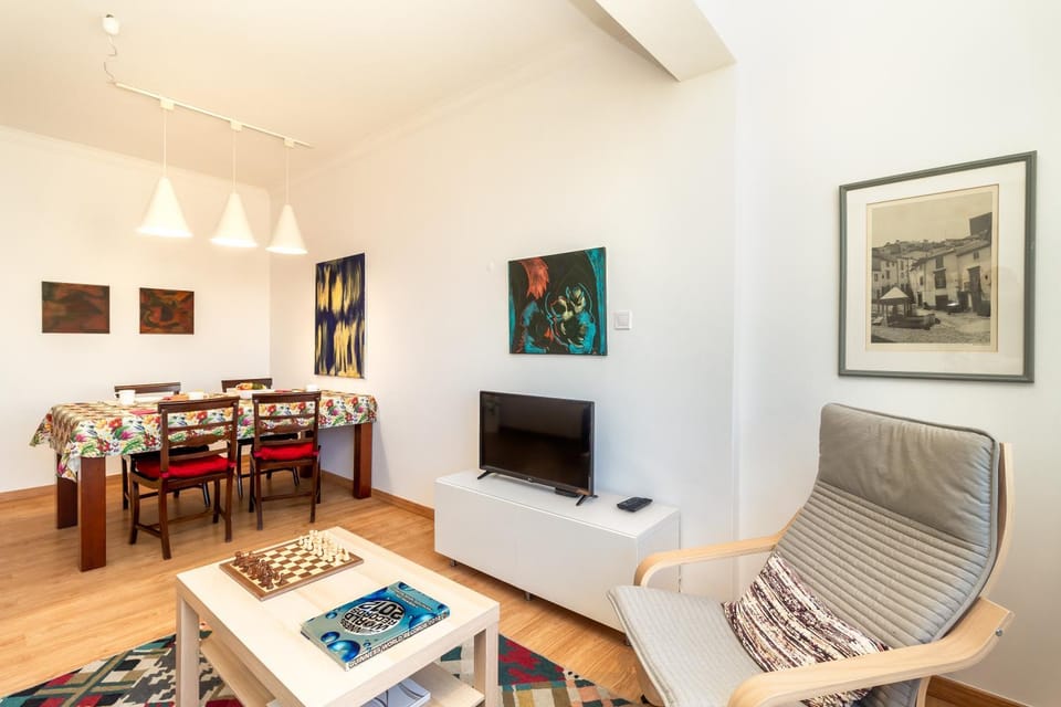 White Apartment - T2 near Beach Apartment in Estoril