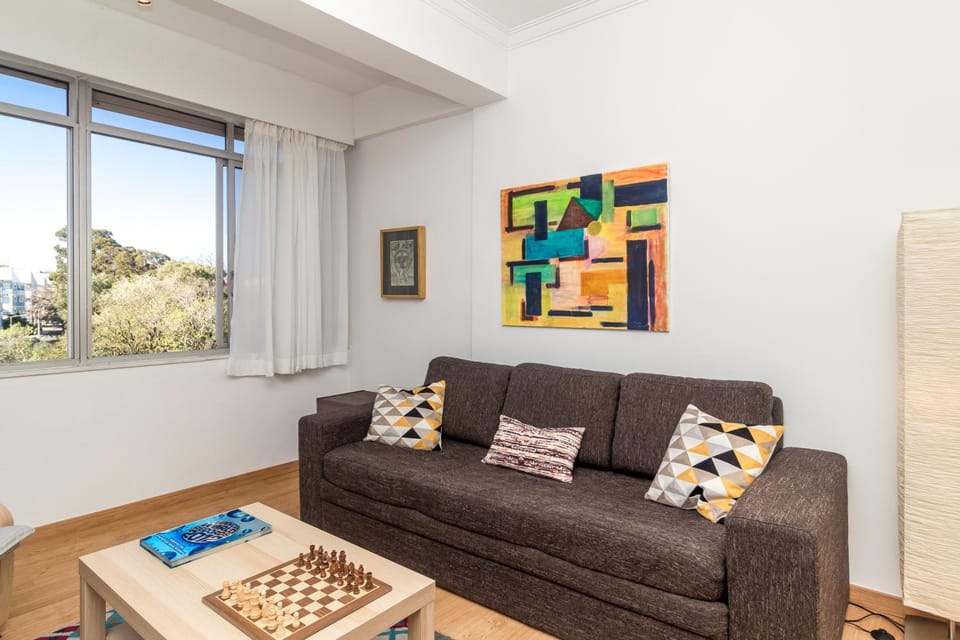 White Apartment - T2 near Beach Apartment in Estoril