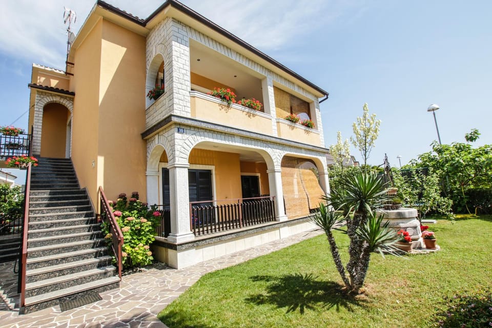 Property building, Facade/entrance
