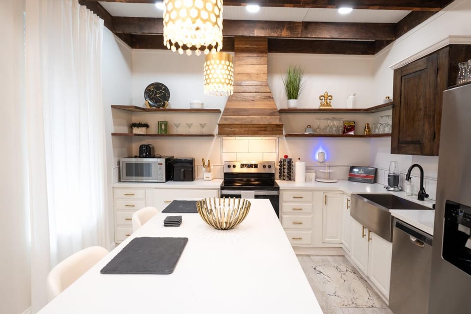 Esplanade Magic 5 Just Minutes By Uber Or Car To French Quarter and 5 mins from Superdome House in New Orleans