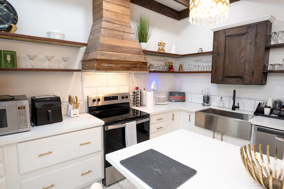 Esplanade Magic 5 Just Minutes By Uber Or Car To French Quarter and 5 mins from Superdome House in New Orleans