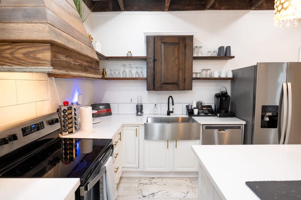 Esplanade Magic 5 Just Minutes By Uber Or Car To French Quarter and 5 mins from Superdome House in New Orleans