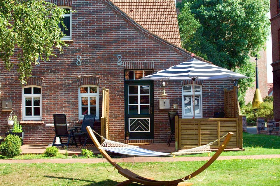 Facade/entrance, Summer