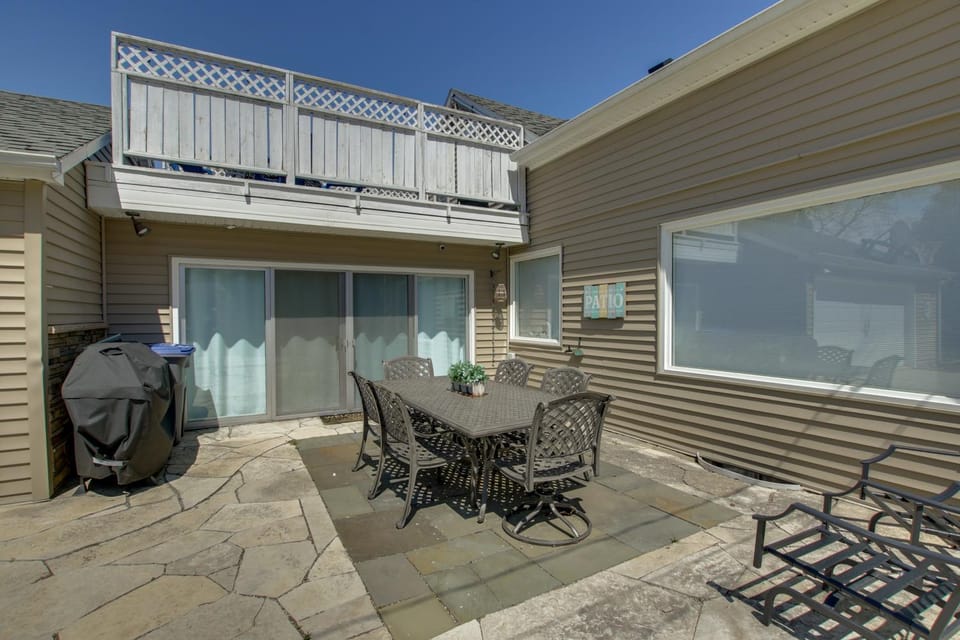 Family Home, 1 Block to Lake Michigan Beach! House in Sheboygan