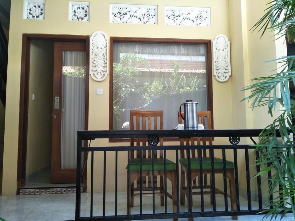 Facade/entrance, Dining area