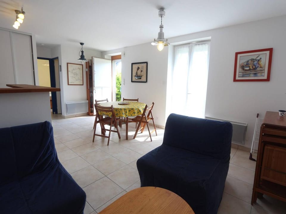 Appartement avec jardin proche plage et port, 2 chambres, parking privé, équipements complets Apartment in Combrit