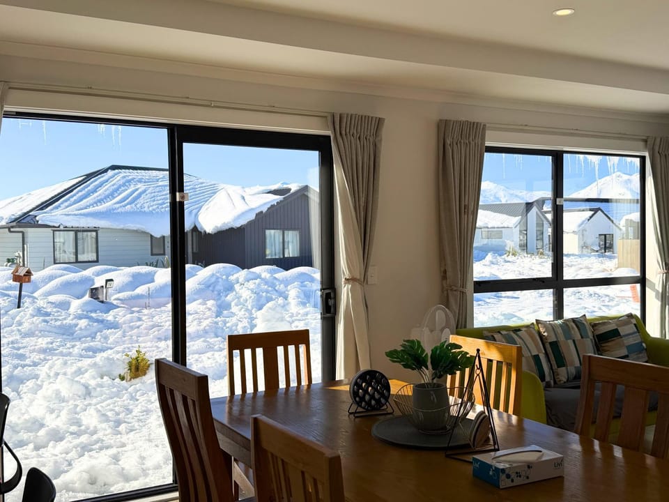 Dining area, Mountain view