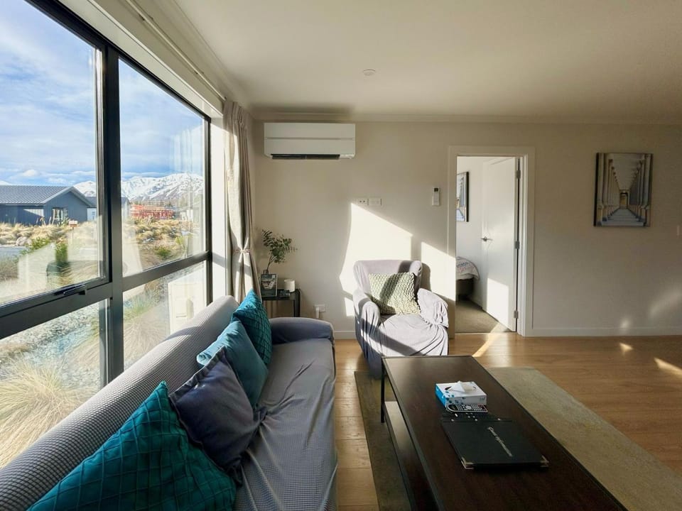 Living room, Mountain view
