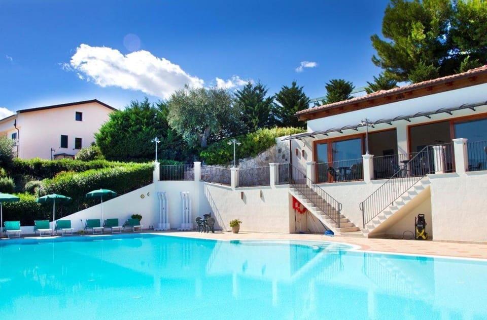 Swimming pool, Swimming pool