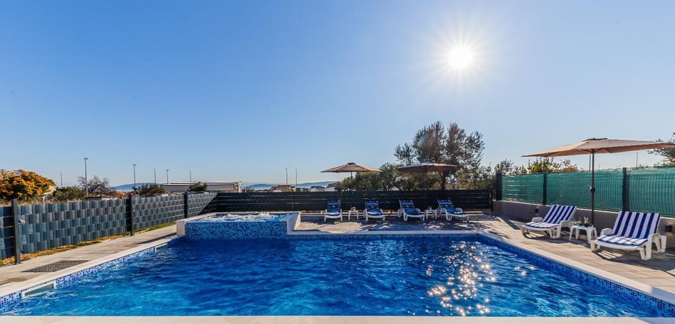 Swimming pool, Swimming pool