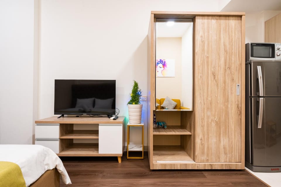 TV and multimedia, Evening entertainment, wardrobe