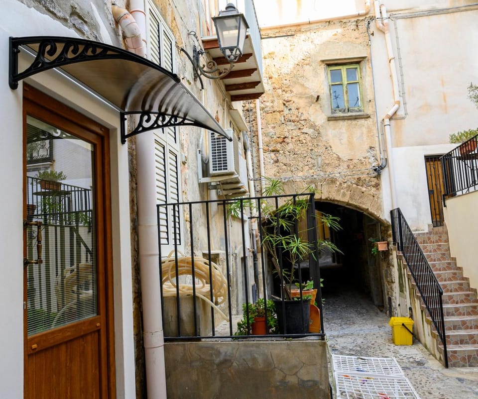 Facade/entrance, Neighbourhood, Inner courtyard view