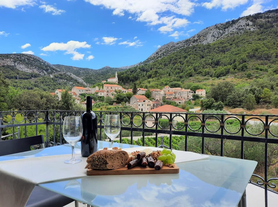 Balcony/Terrace, Landmark view, Mountain view