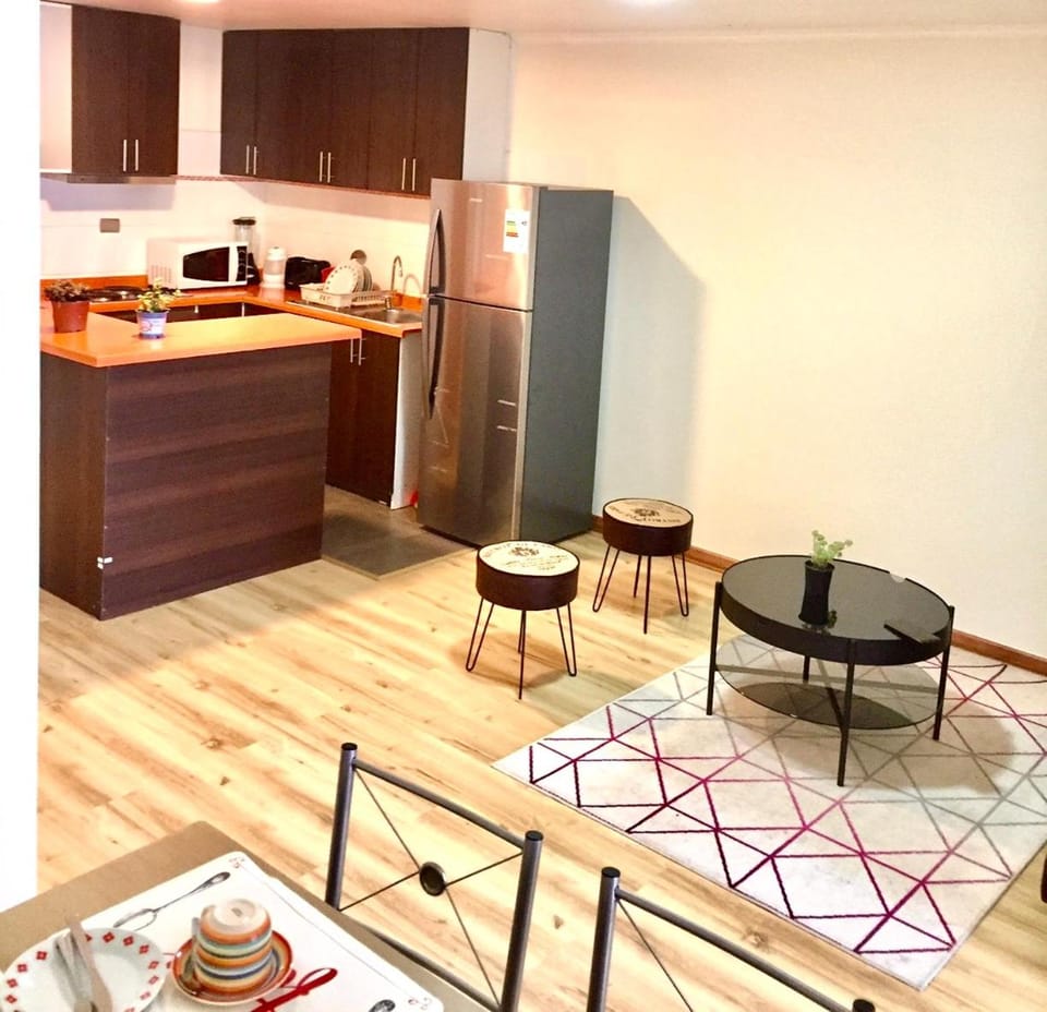 Departamento completo 43 mts2 (2 habs + 1 futón) - Centro Tomé - 5 personas max - Edificio Don Francisco Apartment in Bio Bio, Chile