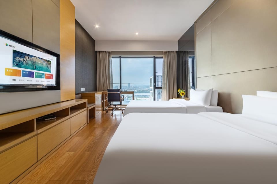 Bed, Natural landscape, Photo of the whole room, Bedroom