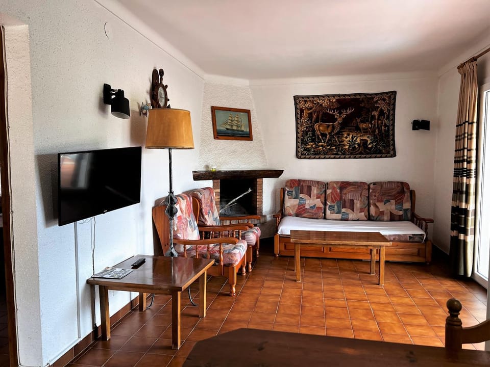 Communal lounge/ TV room, Living room