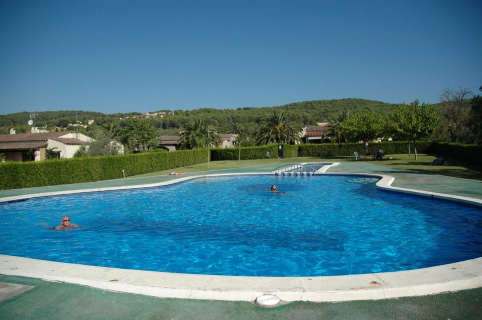 Swimming pool, Swimming pool
