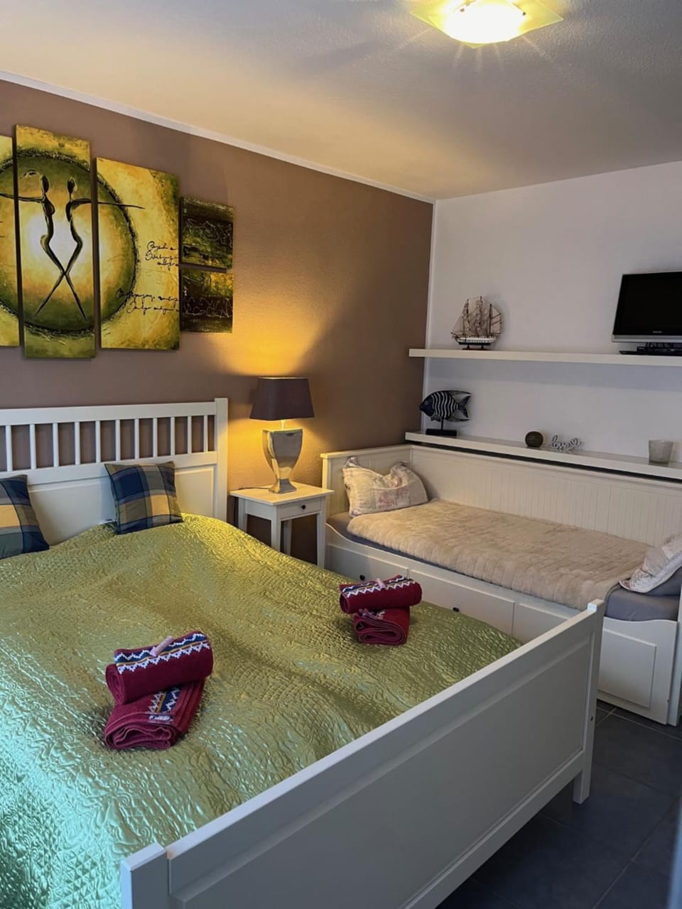 Bed, Bedroom