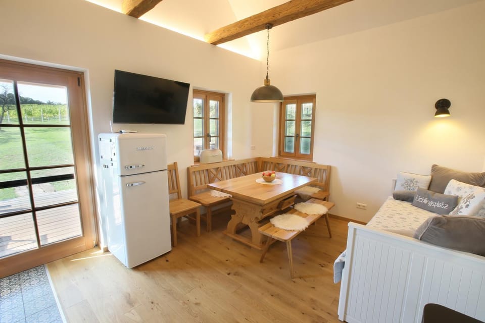 TV and multimedia, Living room, Dining area