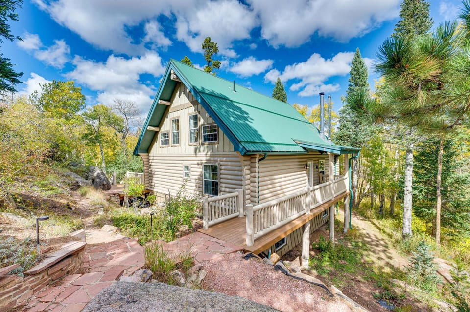 Secluded Log Cabin w/ Game Room & Forest Views Cabin in Red Feather Lakes