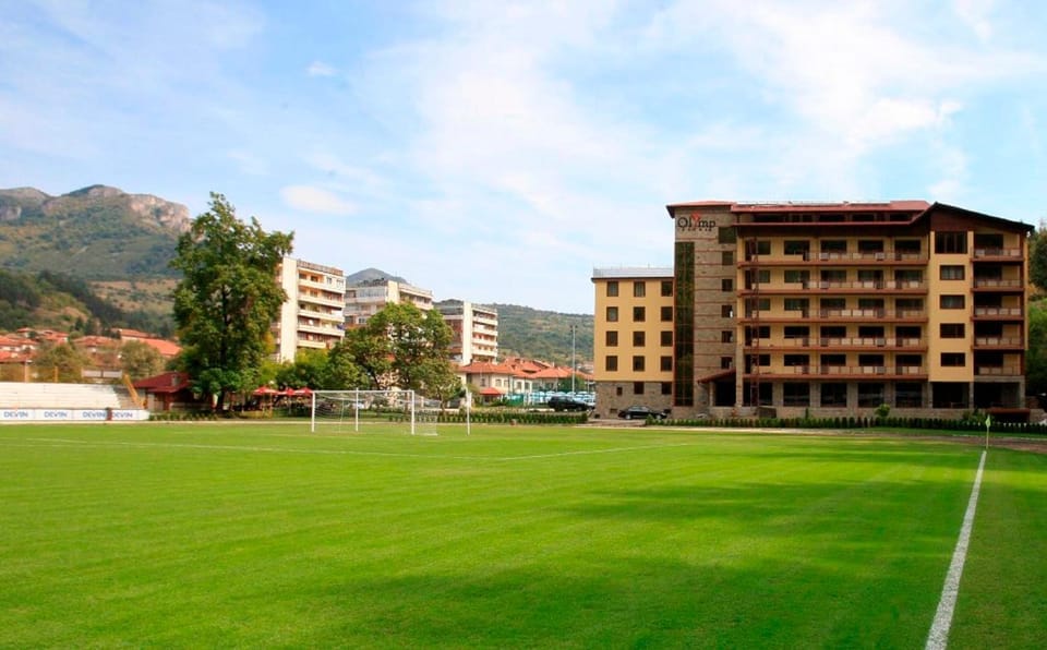 Property building, Day, Sports