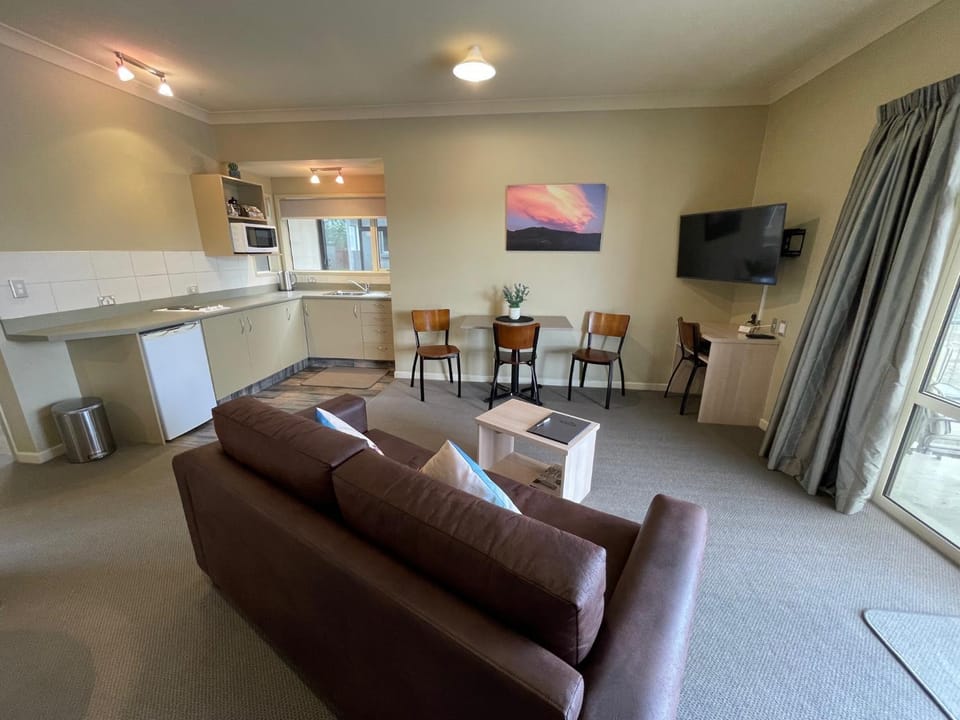 Kitchen or kitchenette, Living room, Dining area, microwave, stove