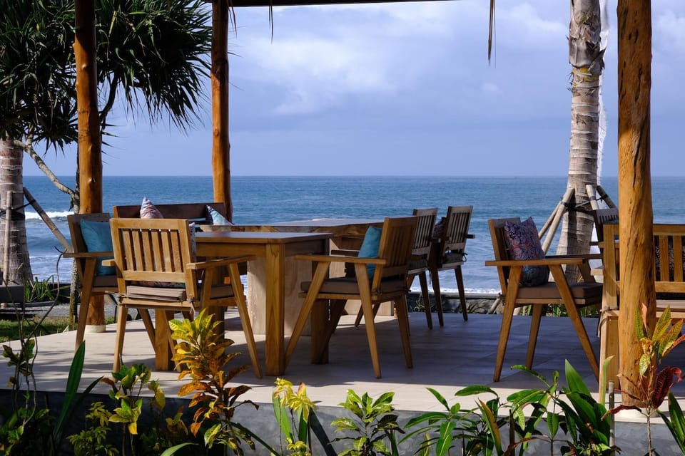 Restaurant/places to eat, Beach, Sea view, Breakfast