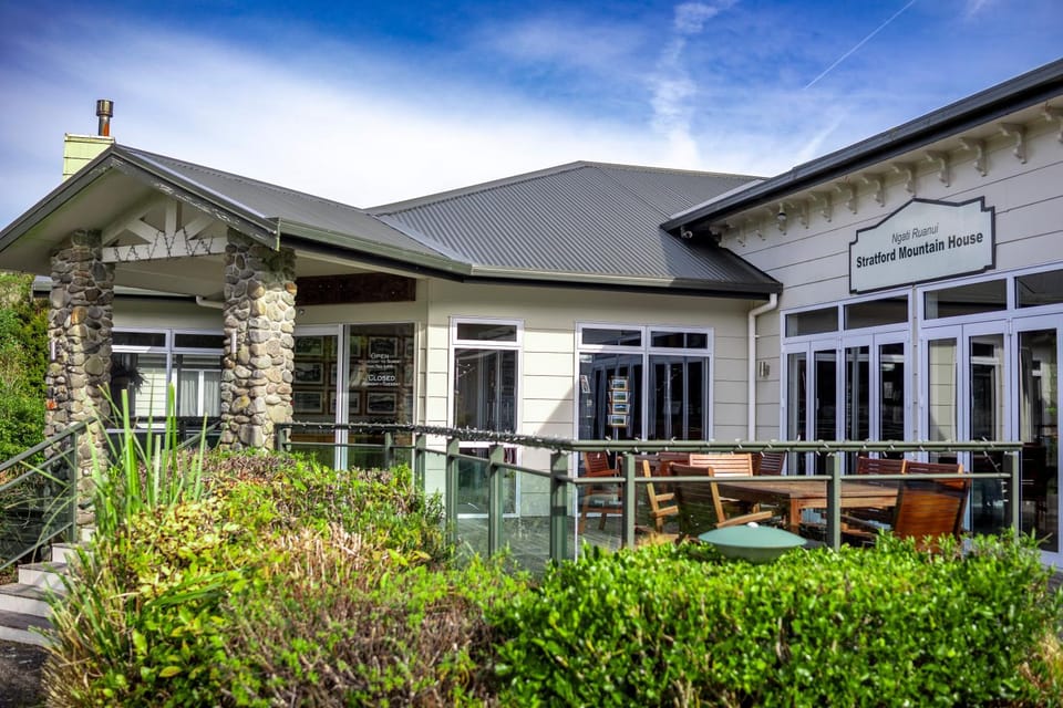Restaurant/places to eat, Spring, Garden view