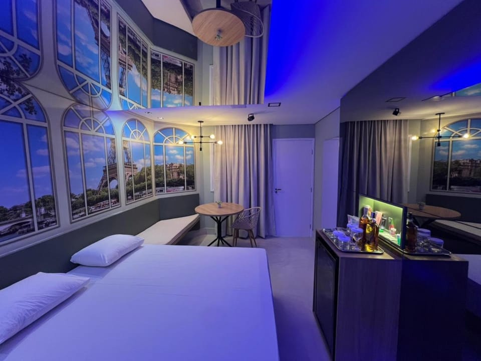 Bed, TV and multimedia, Bedroom