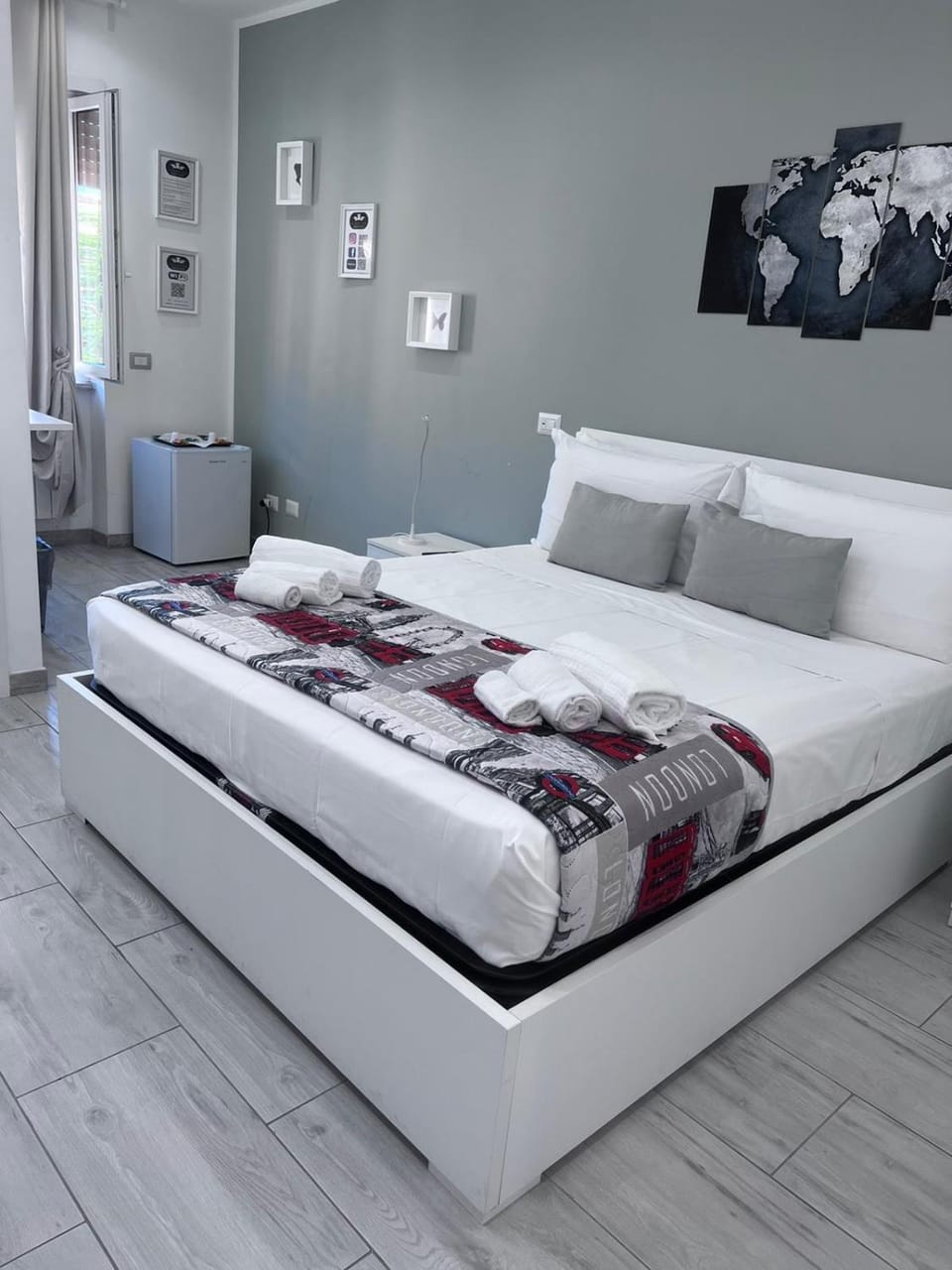 One Hundred Rooms Bed and Breakfast in Rome