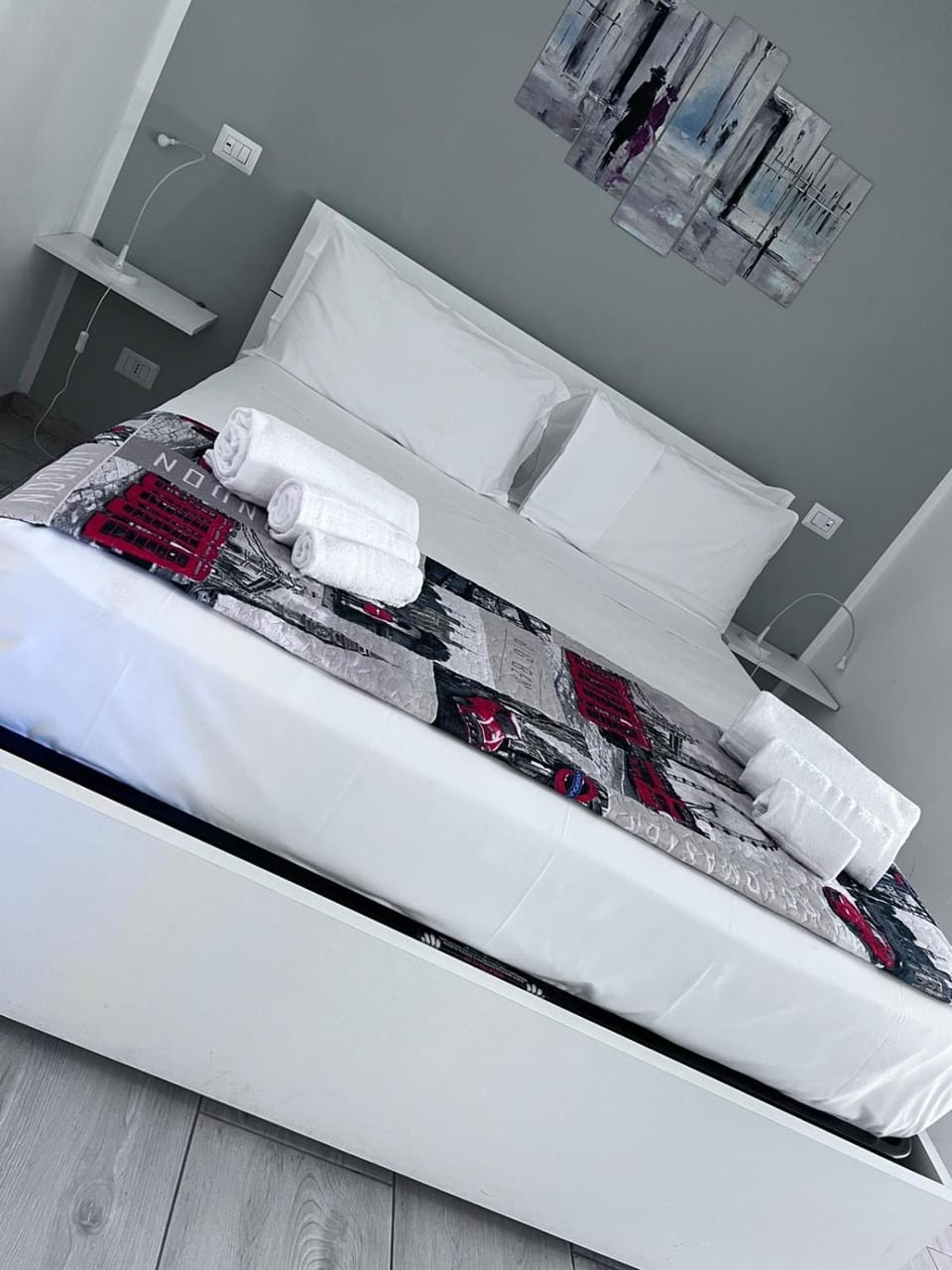 One Hundred Rooms Bed and Breakfast in Rome