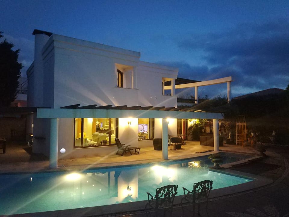 Property building, Swimming pool, Swimming pool