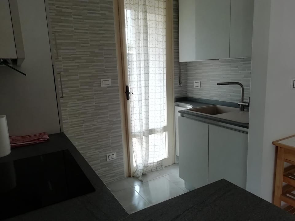 Kitchen or kitchenette, dishwasher