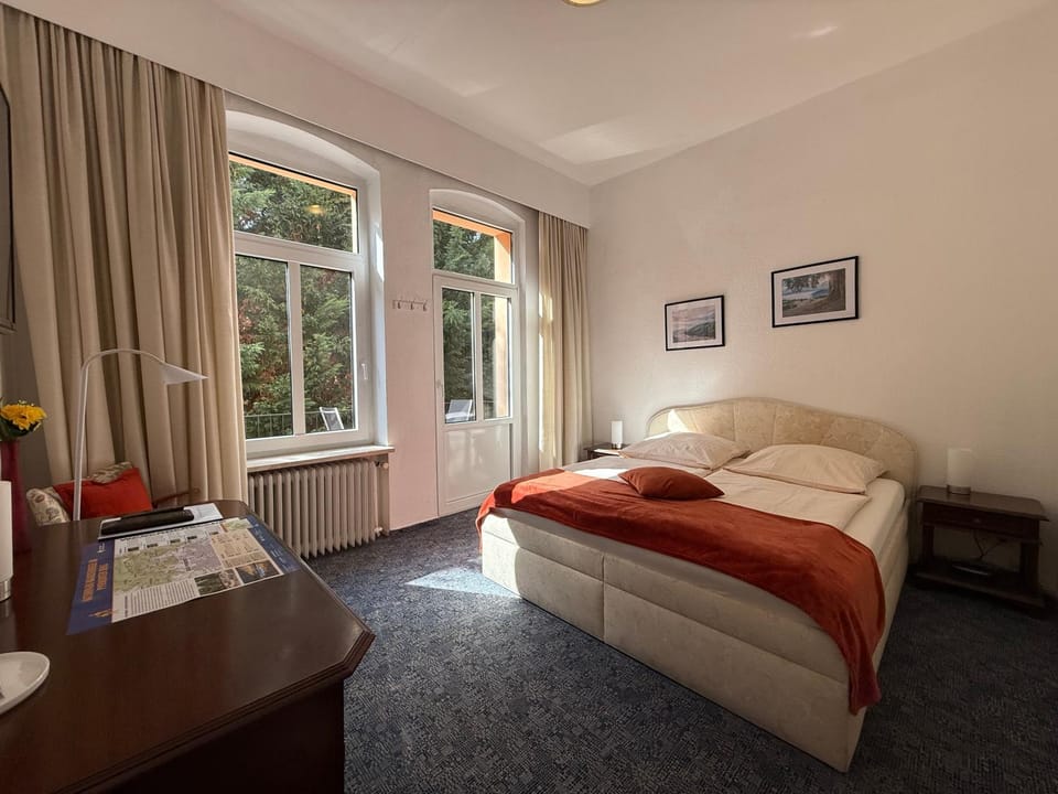 Bed, Photo of the whole room