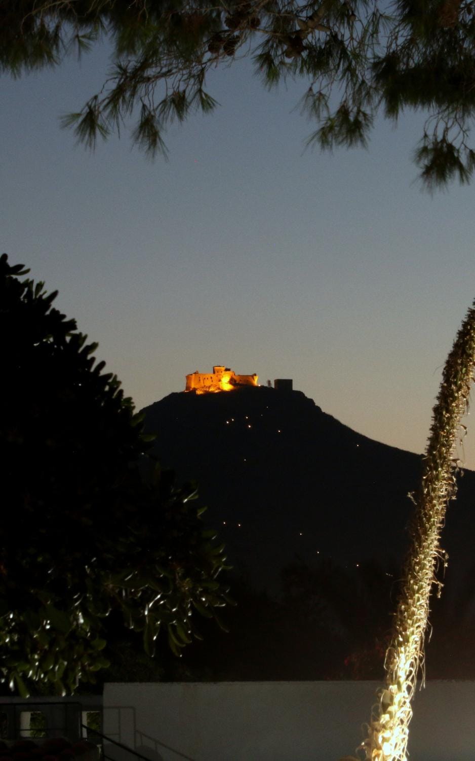 Nearby landmark, Landmark view, Mountain view