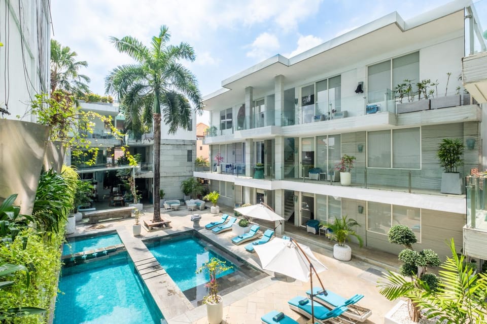 Property building, Pool view