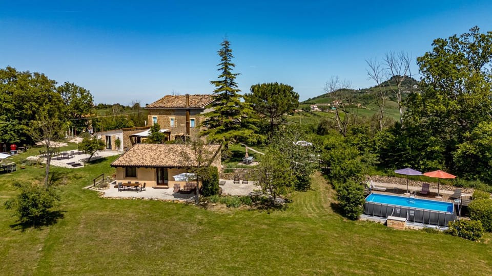 Property building, Garden, Balcony/Terrace, Swimming pool
