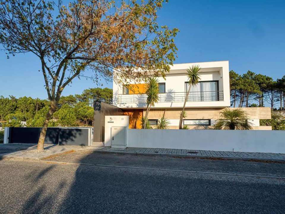 Maresia Villa Mar House in Nazaré
