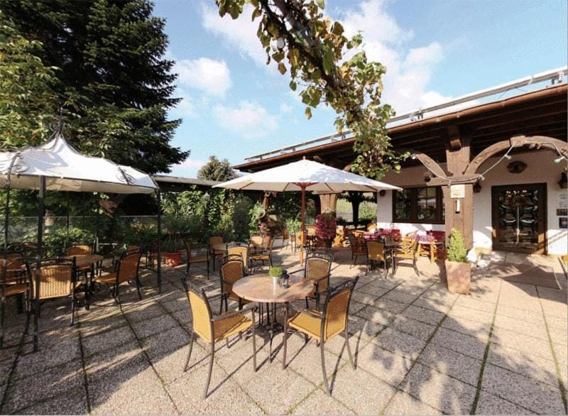 Restaurant/places to eat, Balcony/Terrace