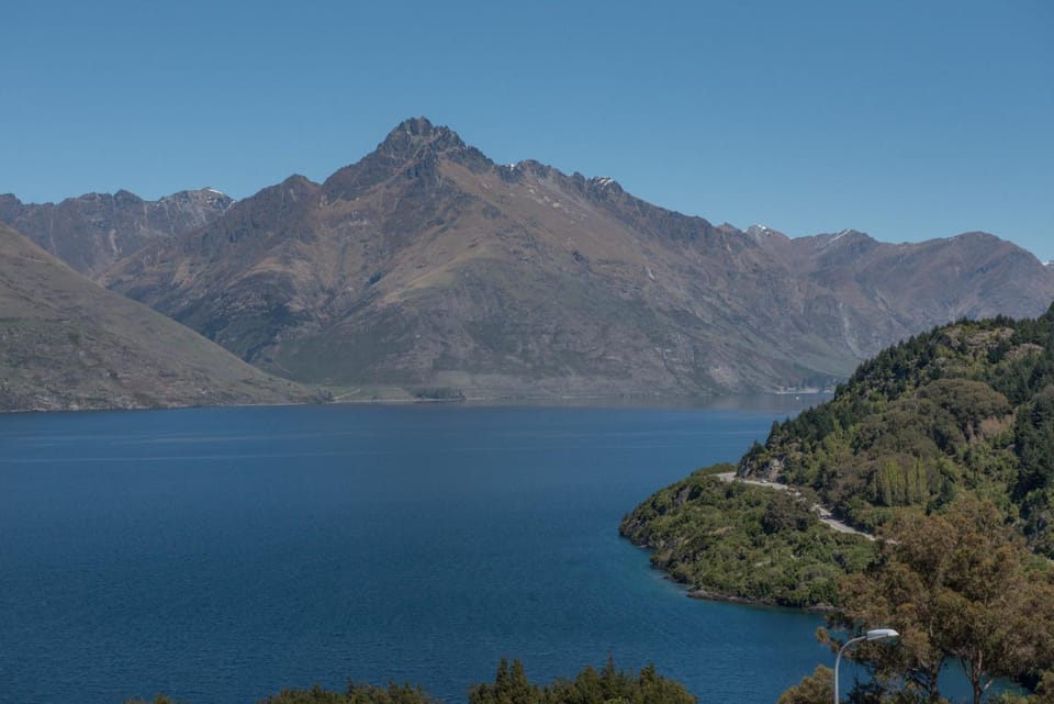 The Alpine Way Queenstown House in Queenstown