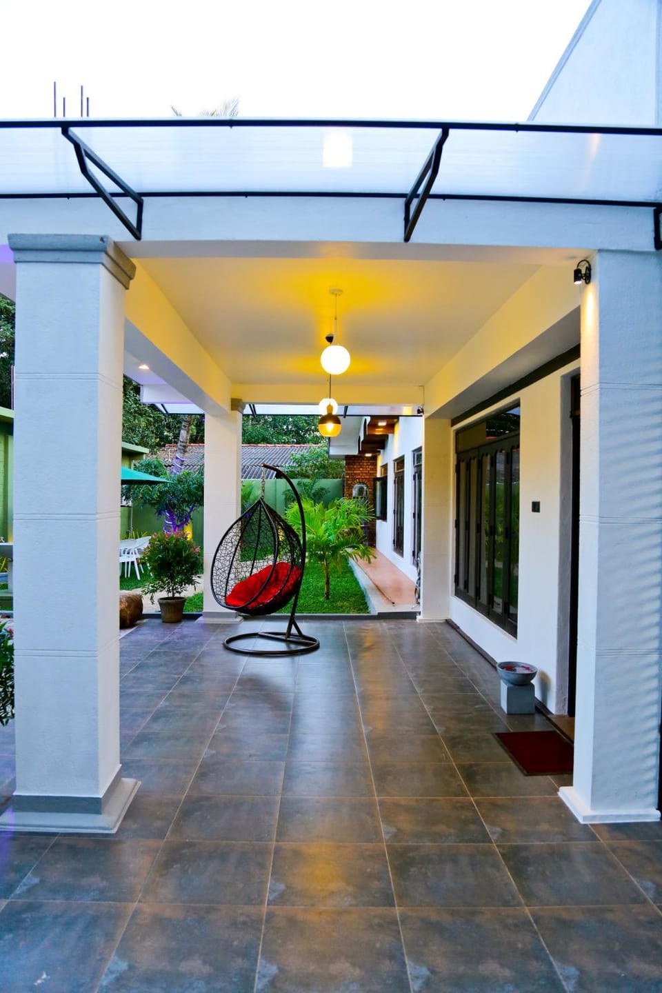 Property building, Patio, Facade/entrance, Balcony/Terrace
