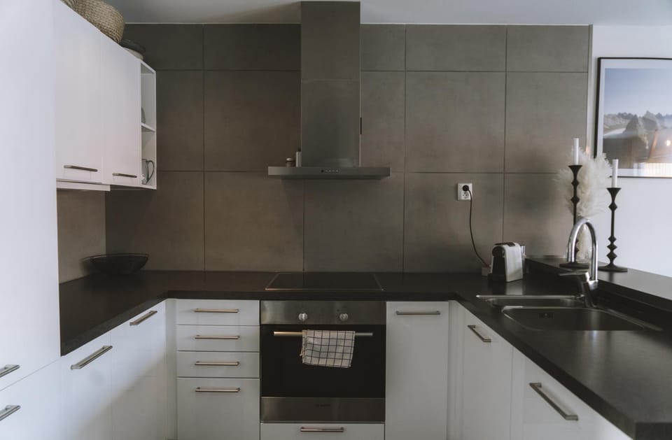 Property building, Coffee/tea facilities, Kitchen or kitchenette