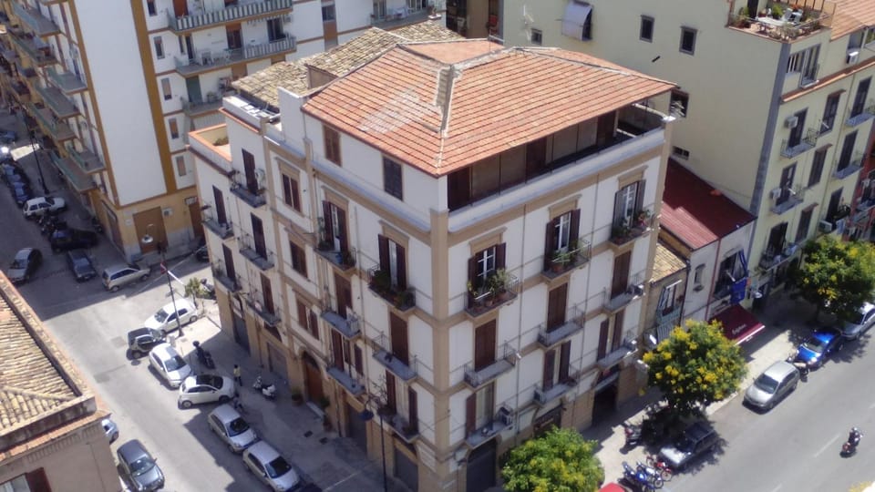 Facade/entrance, Bird's eye view, View (from property/room)
