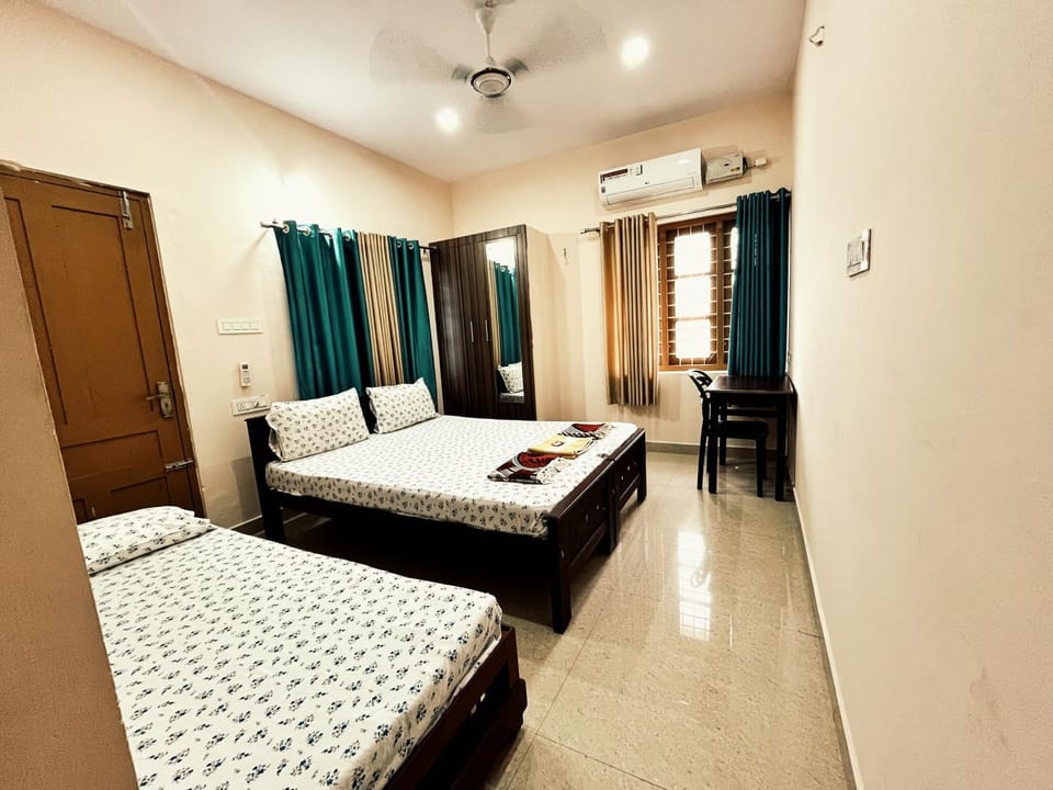 Bed, Photo of the whole room, Bedroom, fireplace, air conditioner
