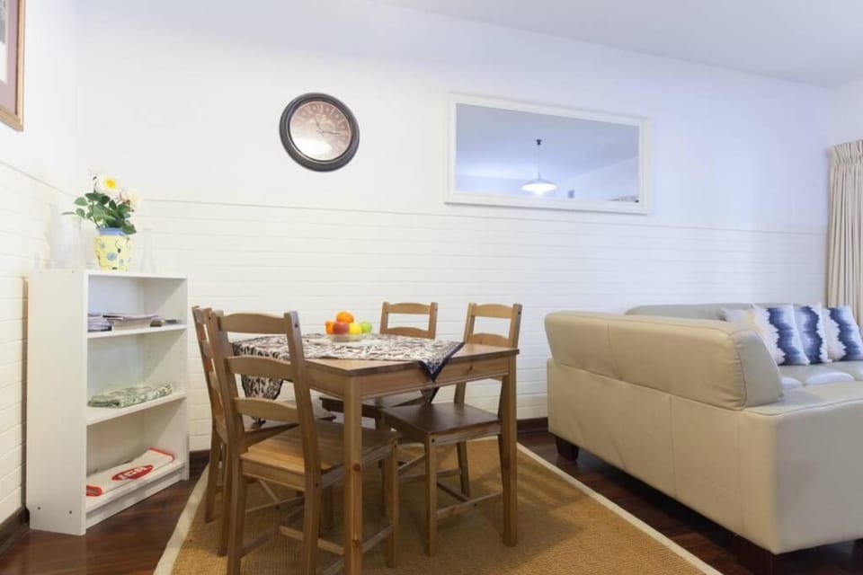 B2 Crawley Apartment 1 BRM & Sleepout near UWA Apartment in Nedlands