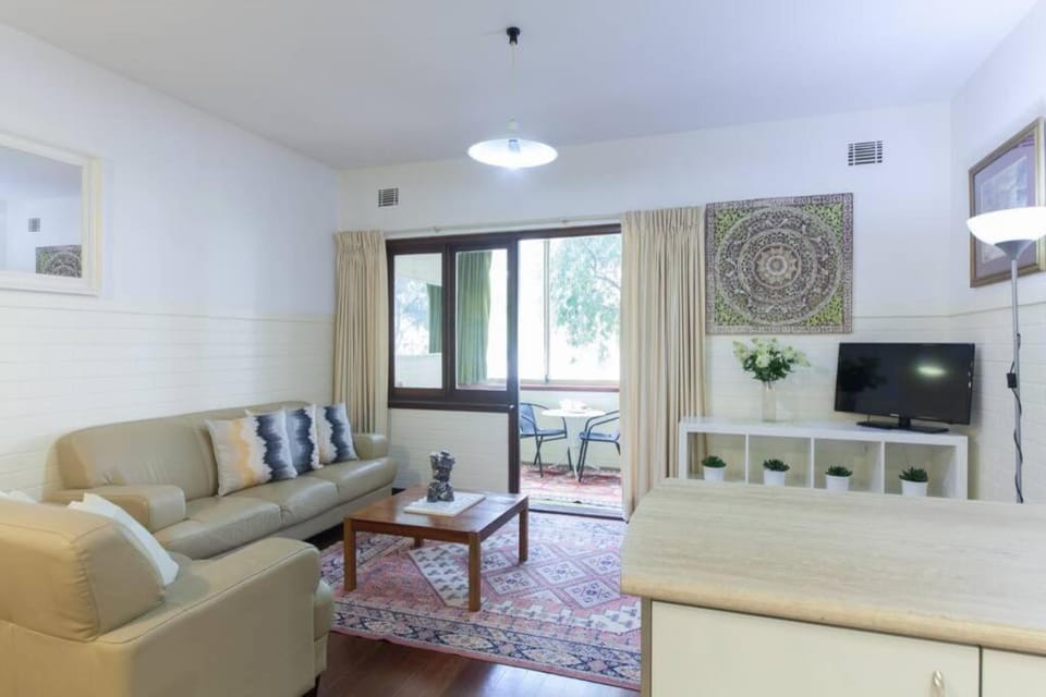B2 Crawley Apartment 1 BRM & Sleepout near UWA Apartment in Nedlands