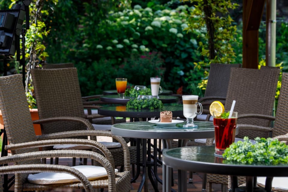 Garden, Garden view, Drinks, Internal: Not applicable to any particular room