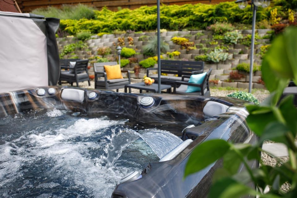 Patio, Garden, Hot Tub, Seating area, Garden view, Swimming pool, sunbed, Internal: Not applicable to any particular room