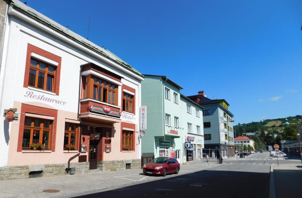 Neighbourhood, Street view